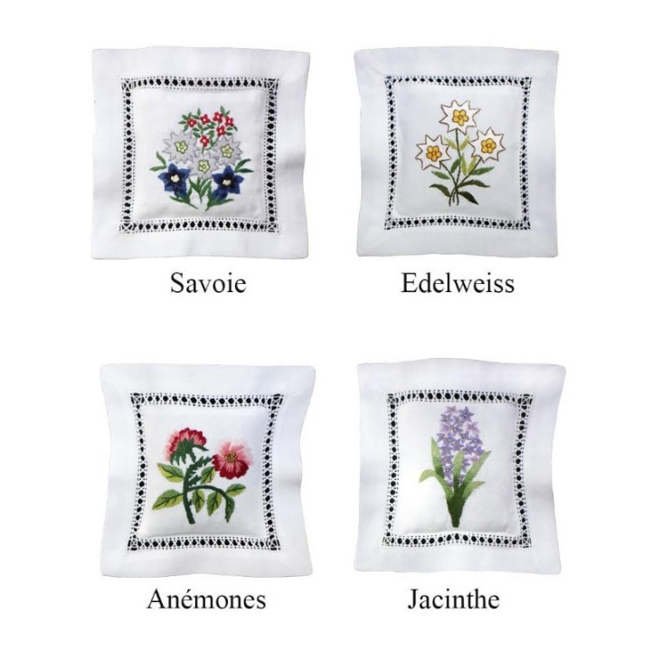 Coussinet lavande brodé 15x15 cm